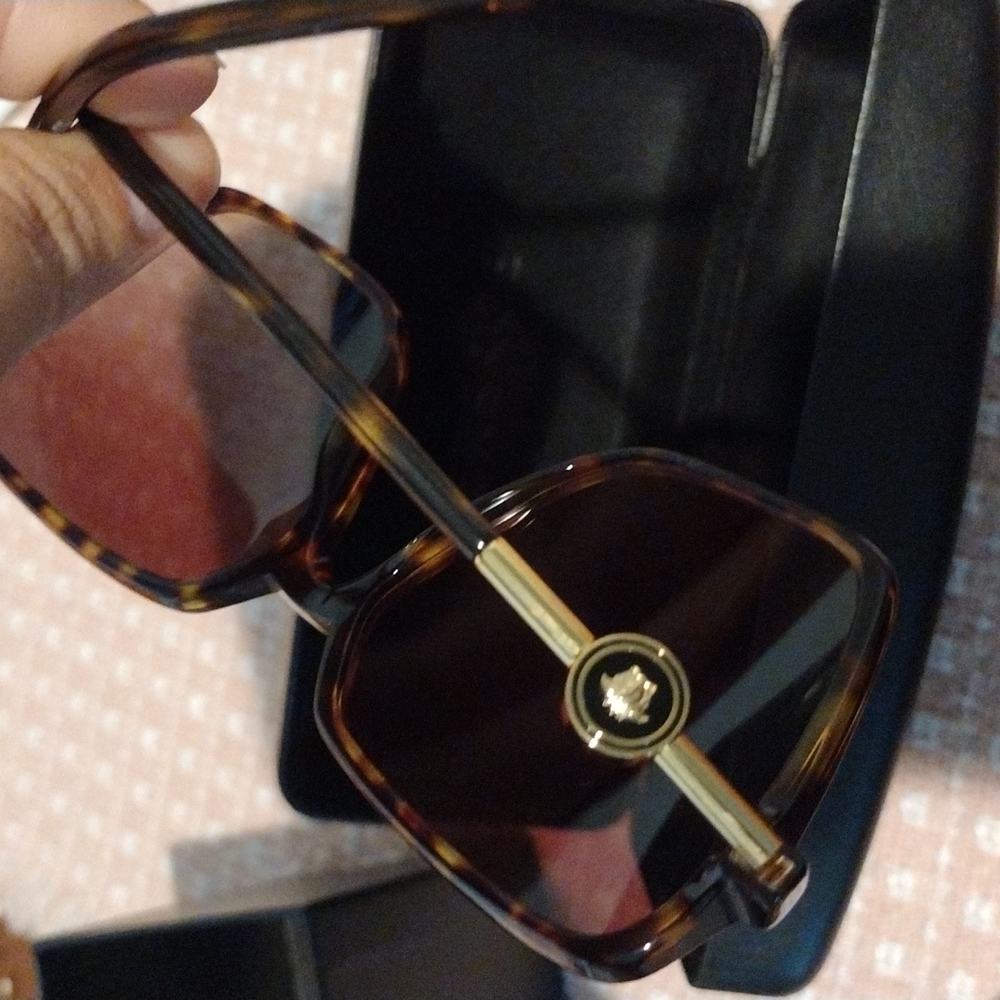 Versace - Picture 4 of 4